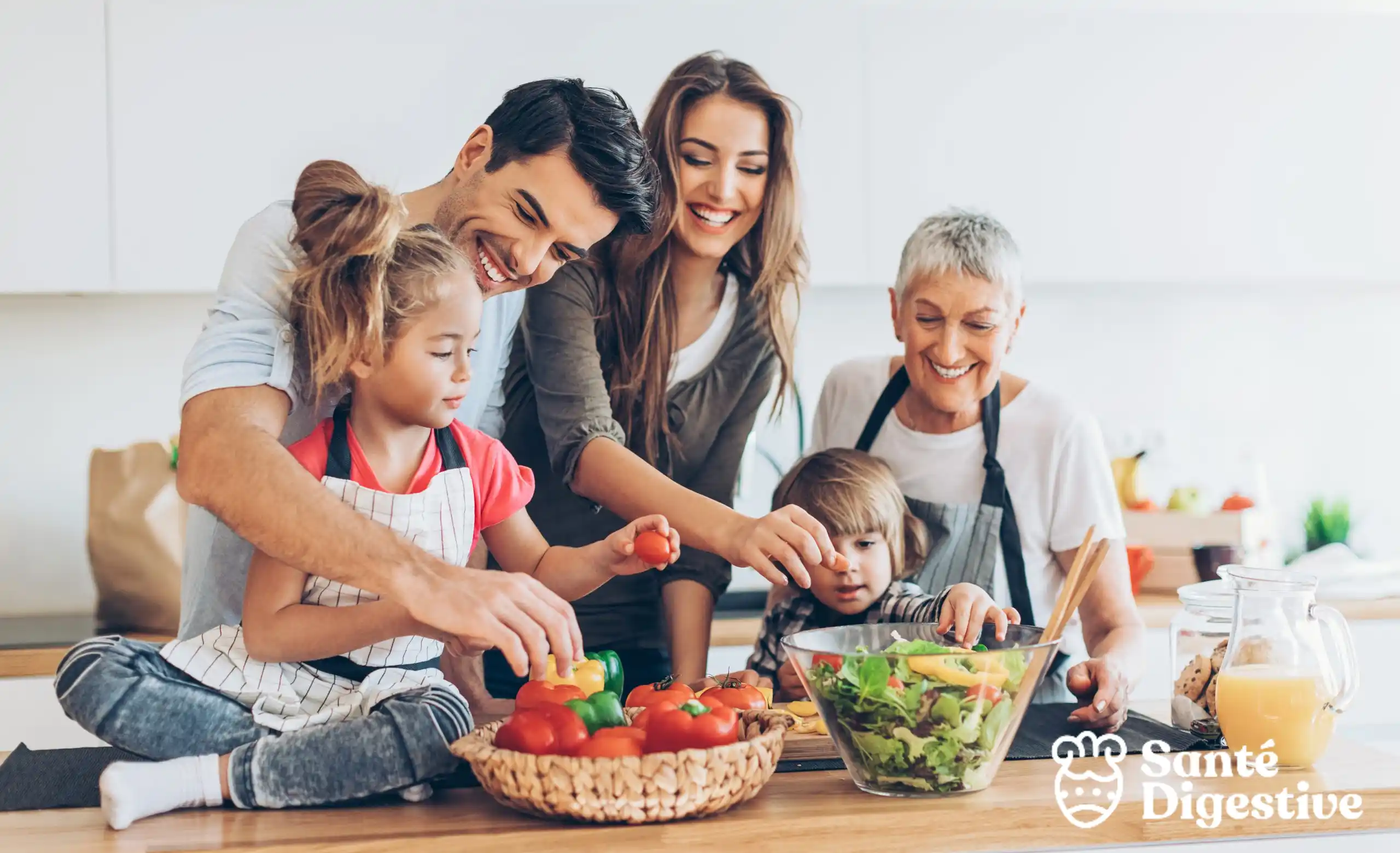Familia de varias generaciones disfrutando la preparación de alimentos saludables, reflejando el enfoque de la Medicina Familiar Integrativa en Santé Digestive